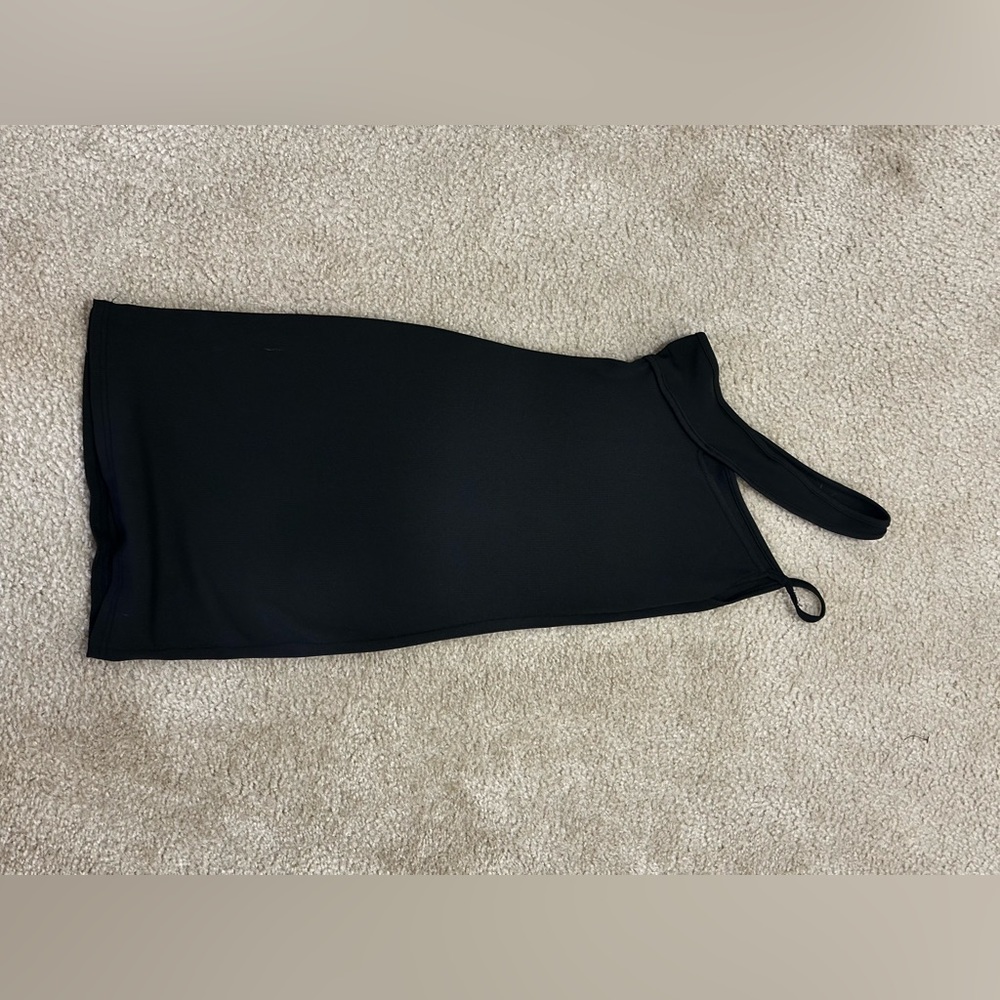 Black one shoulder dress.
